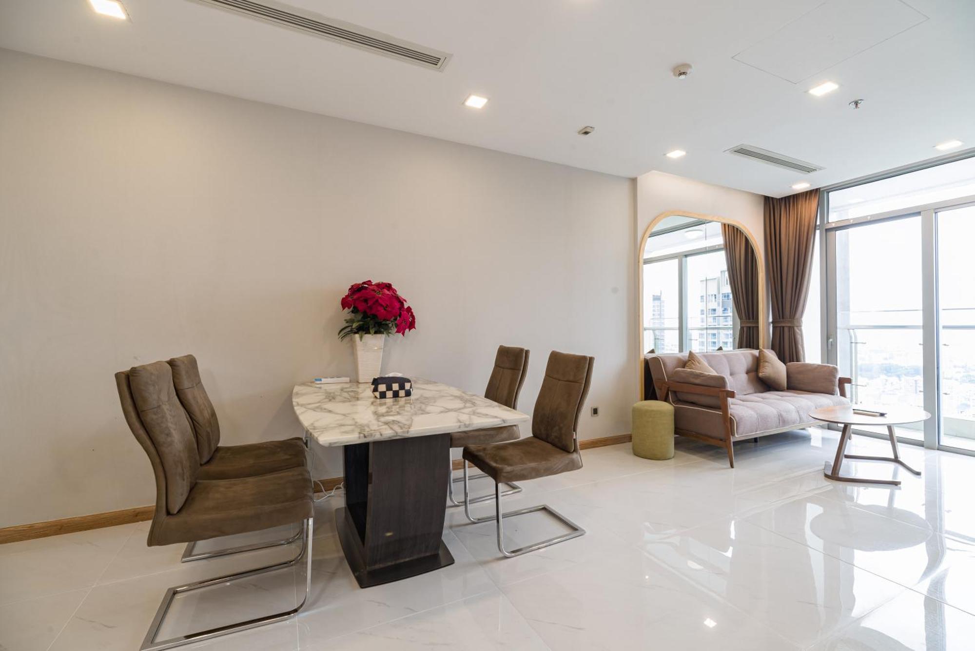 Căn hộ Vinhomes Park Collection Xiii *